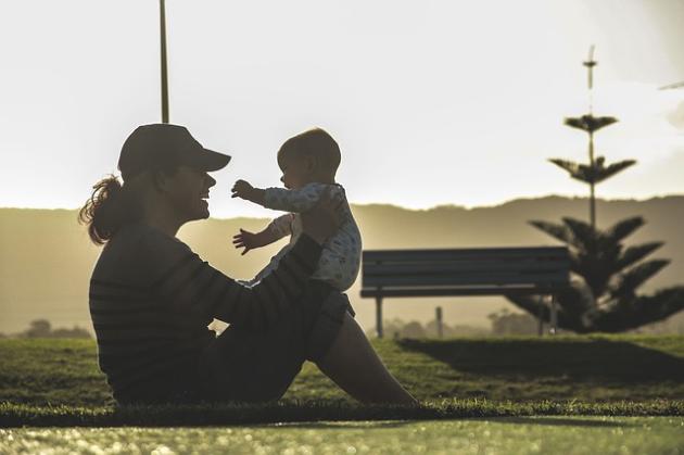 Coronavirus, passeggiate genitori-figli: Lombardia contro il Viminale
