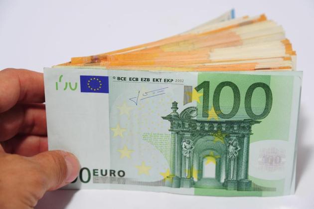 Bollette gas e luce, nuova stangata in arrivo: come limitare i costi