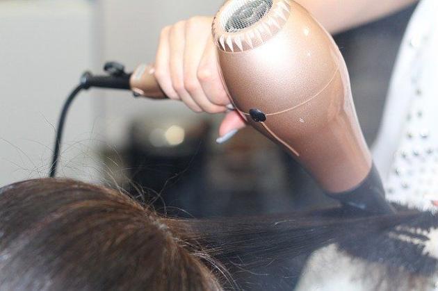 Nuovo Dpcm bozza: parrucchieri e centri estetici chiusi nelle zone rosse