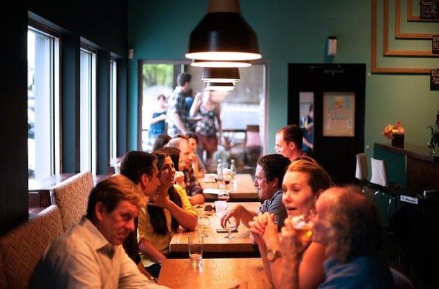 Fipe: "Natale al ristorante per 5,4 milioni di italiani (+10,2% rispetto al 2022), spesa media di 74 euro a persona"