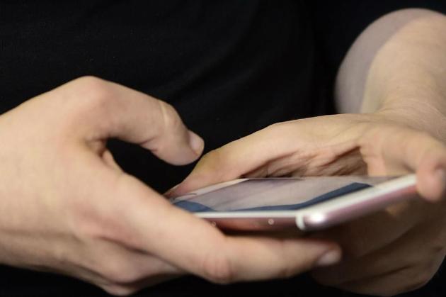 LICENZIATA DALL'ASR ROMA PER UN VIDEO HARD SUL CELLULARE, LA SOCIETA' SI DIFENDE: VA CONTRO LA POLICY AZIENDALE