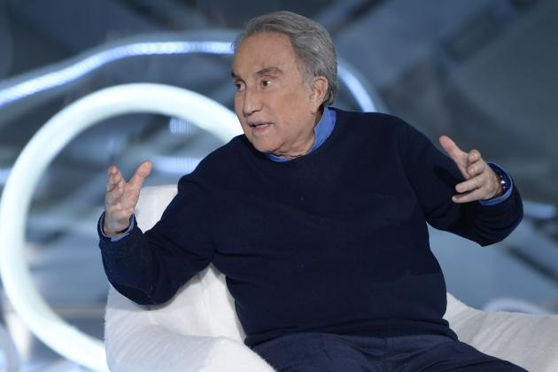 Ci ha lasciati Emilio Fede, il santificatore del cavaliere di Arcore: se ne va una storica voce del giornalismo televisivo italiano