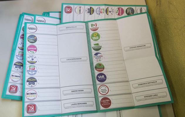Elezioni, voto all’estero: a Barcellona le elezioni politiche diventano “referendum abrogativo”