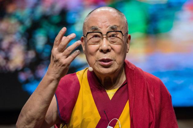 Dalai Lama: "Dopo la mia morte sarà nominato successore fra tibetani in esilio, non sarà scelto da Pechino", no della Cina: "Decidiamo noi"