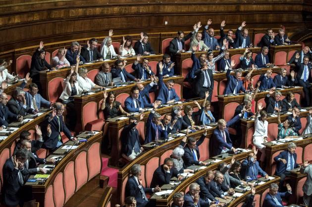 Governo, allarme di Gualtieri: "Con la crisi ristori a rischio"