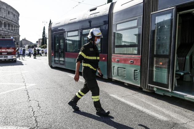 Trasporto pubblico, De Micheli: 'Investiti 300 mln, ma bisogna riorganizzare orari di vita delle città'