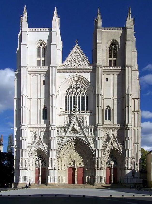 Incendio di Nantes, volontario confessa: 'Ho appiccato il fuoco'