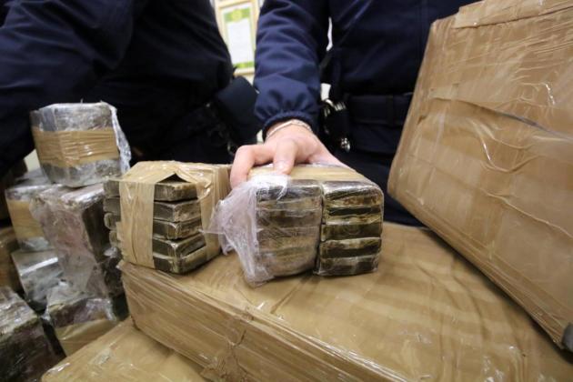 Traffico di hashish e marijuana: arrestati dieci persone dell’organizzazione criminale. Coinvolto anche un commercialista