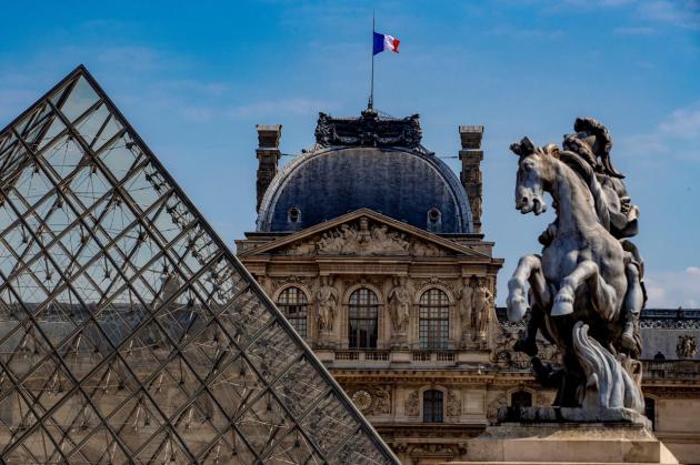 Furto al Louvre, falla nella sicurezza: password per accedere al sistema di videosorveglianza del museo era semplicemente “Louvre”