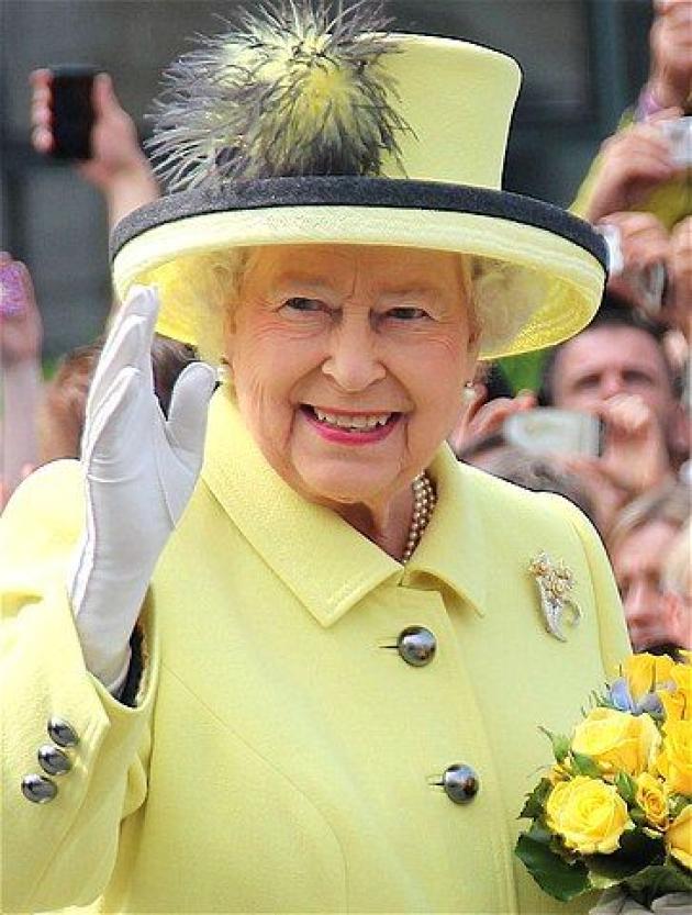 Meghan Markle, il piano della regina Elisabetta per salvarla e farla tornare a Palazzo: rumors