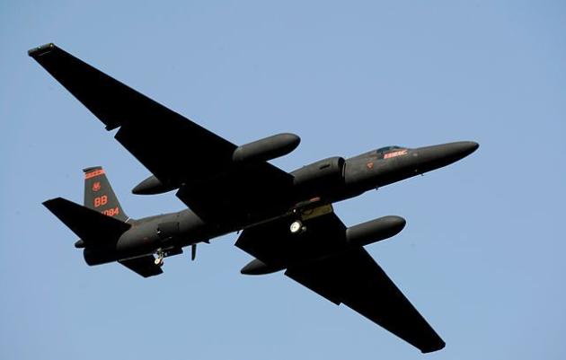Taiwan, 39 caccia cinesi accerchiano l'isola. Aereo Usa nello Stretto, la Cina: "Mette a rischio la pace"