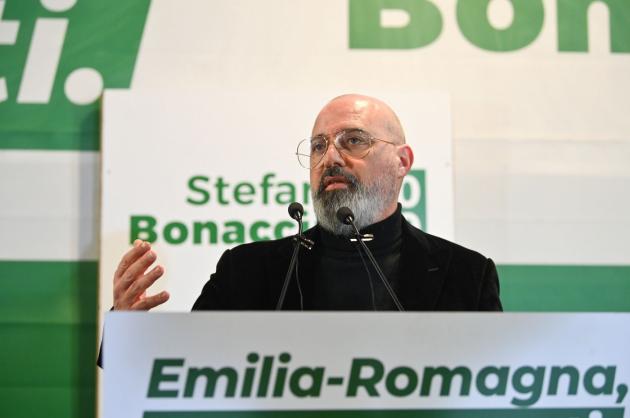 Coronavirus, De Luca: 'Test febbre a scuola, non a casa. Pronto a chiudere Campania'. Bonaccini e Toti: 'No blocco fra Regioni'