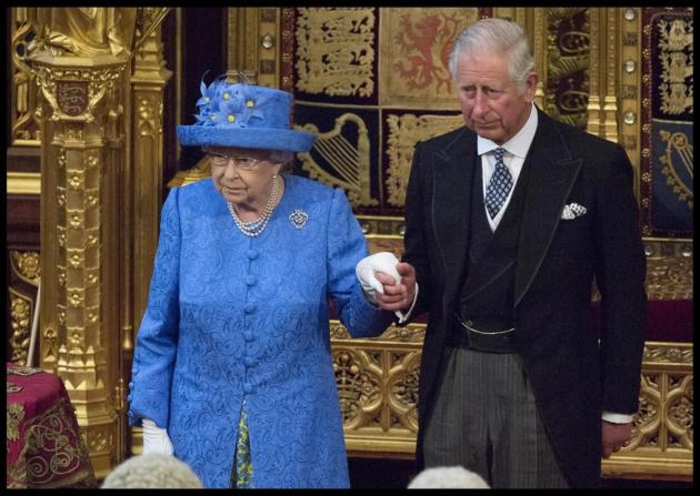Regina Elisabetta pronta a lasciare, ma il trono non andrà a William e Kate Middleton: rumors