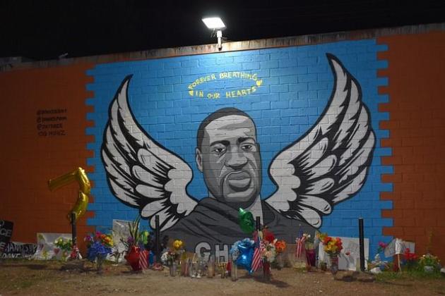 George Floyd, un agente uccide un altro afroamericano