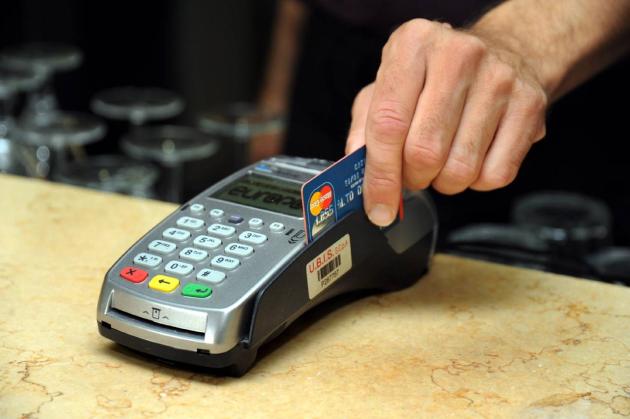 Microchip sottopelle per pagare, via a contanti e carte di credito. L'ultima diavoleria made in UK