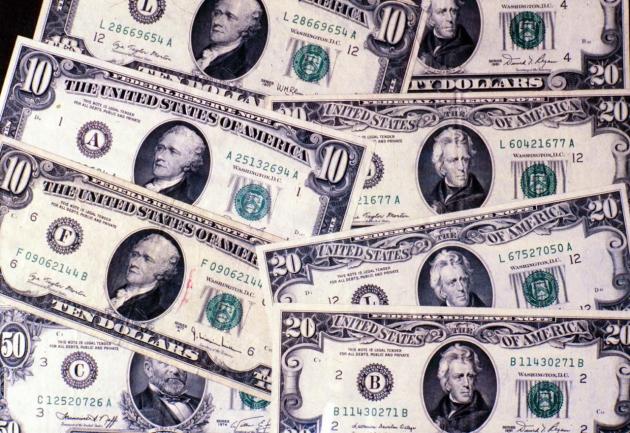 Euro-dollaro cambio: 1 euro vale 1 dollaro. Non capitava dal 2002