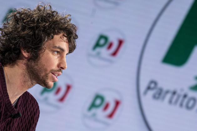 Santori delle Sardine candidato Pd a Bologna? La politica lo inchioda