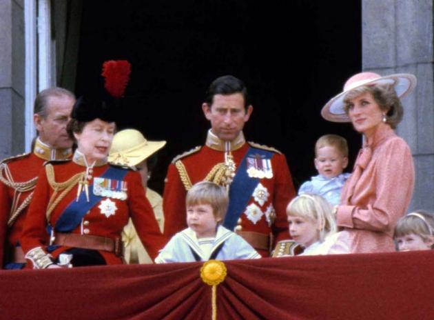 'Regina Elisabetta e principe Filippo genitori gelidi con Carlo': spuntano rivelazioni choc di Lady Diana