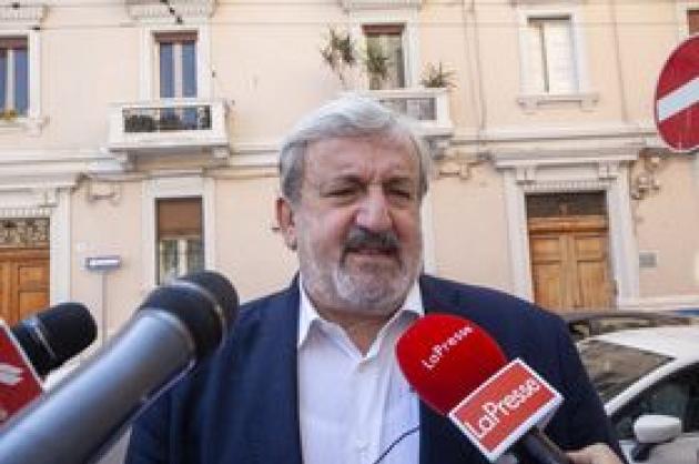 Governo, Emiliano: 'Difenderemo Conte, è un uomo che capisce il sud'