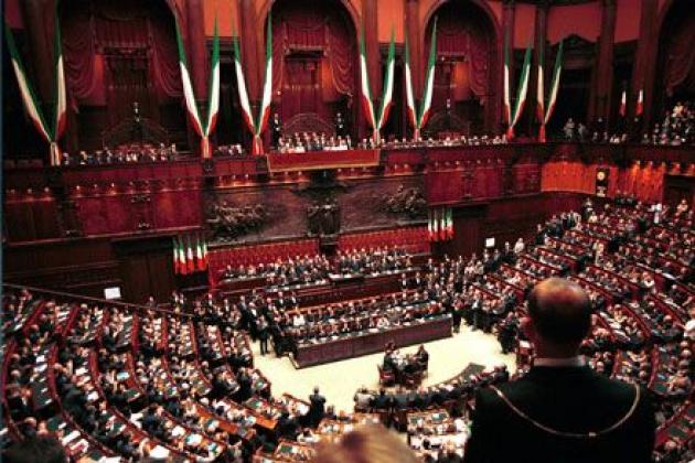 Elezioni, in Parlamento cambio di casacca all’ultimo minuto per 11 deputati: 3 vanno con Fd’I 
