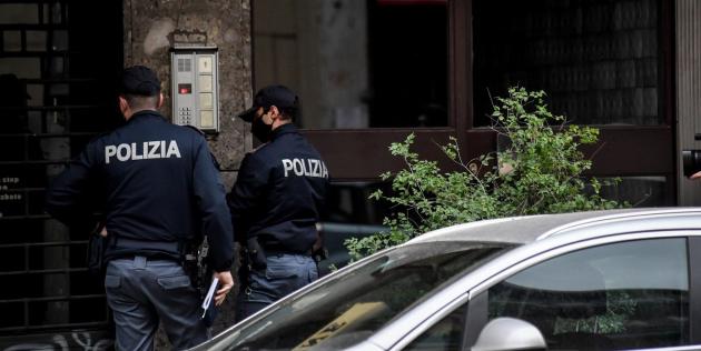 Rapinano Rolex a turista ferendolo: due arresti a Napoli