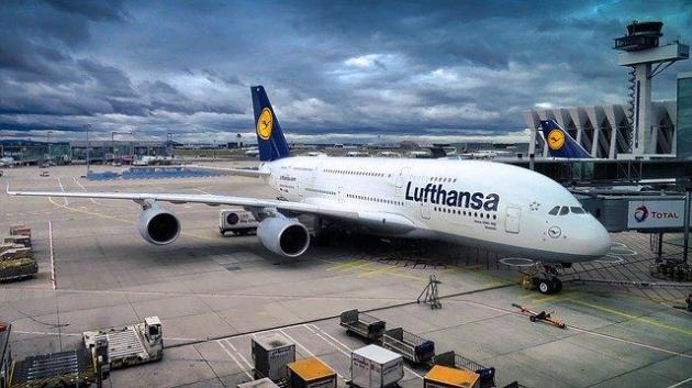 Lufthansa, deficit troppo alto: la compagnia potrebbe tagliare altri 1.100 posti di lavoro.