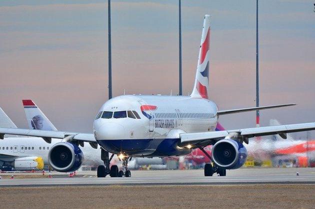 Inflazione, rincari record + 124,1 per voli internazionali. Aumenta il costo delle vacanze