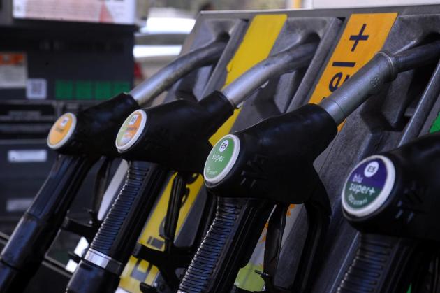 Benzina, prezzo choc a 2,7 euro al litro sulla A8 Varese-Milano. Assoutenti presenta segnalazione a Guardia di Finanza