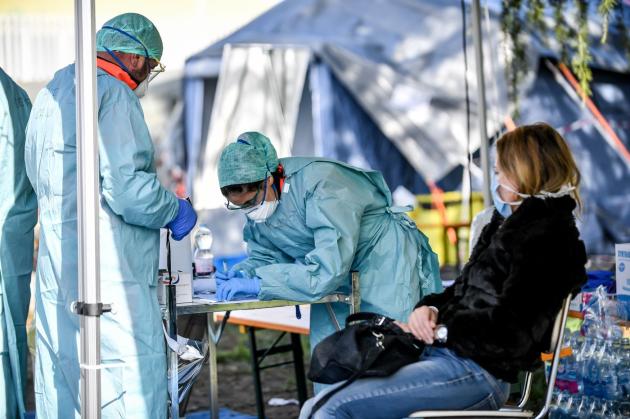 Variante Covid più contagiosa per i giovani? Ecco il parere degli esperti