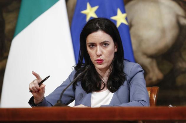 Scuola, prosegue acceso lo scontro Azzolina-Emiliano. La ministra: 'Si riprendano le attività didattiche'