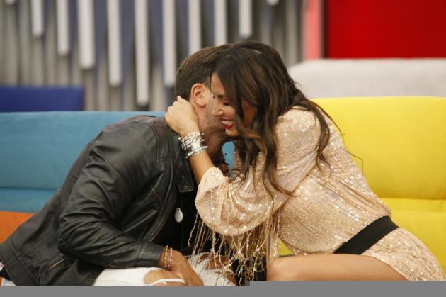 Gf Vip 5, Gregoraci parla di Pierpaolo. 'Trom**** sotto le lenzuola? La Rodriguez...': De Blanck choc. Confessioni nella notte