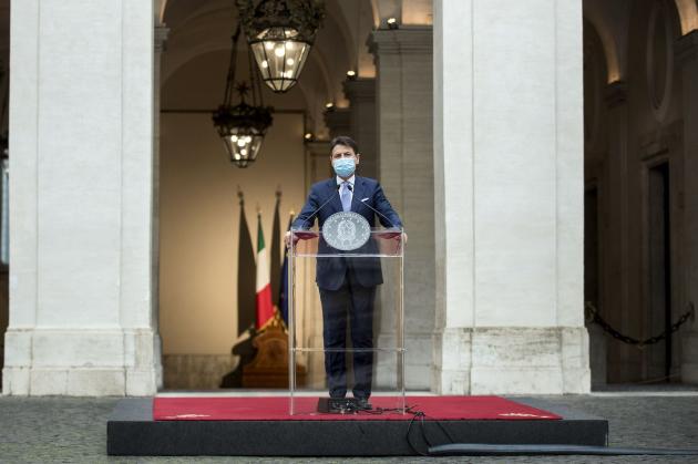 Covid, nuovo Dpcm firmato da Conte in vigore da oggi. Misure restrittive 'per un Natale più sereno'