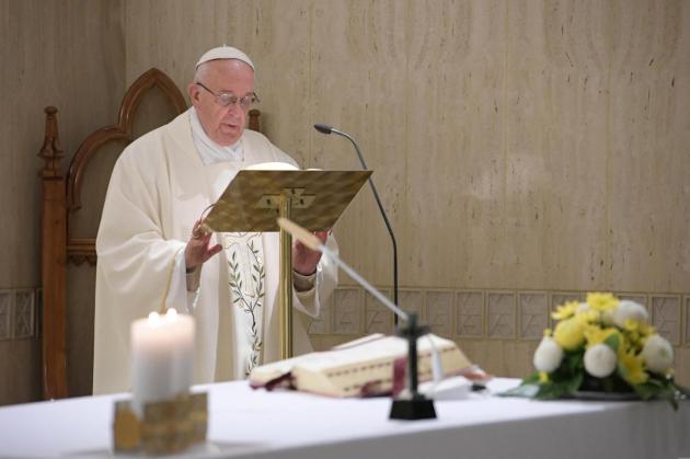Papa Francesco operato, come sta: "Notte tranquilla, decorso regolare"
