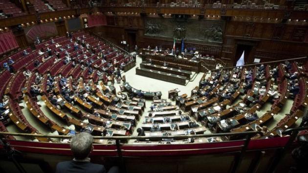 Costituzione e diritti violati: dalla sequela convulsa di DPCM al decreto legge