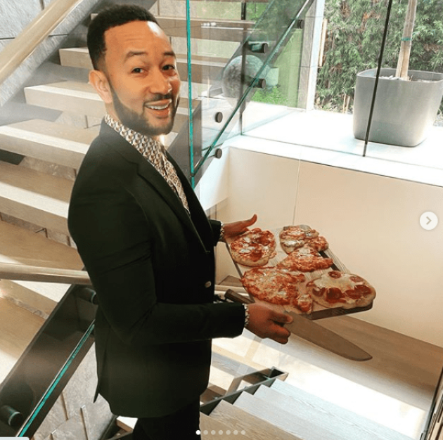Chrissy Teigen e John Legend hanno perso il terzo figlio: i fan li attaccano per le FOTO DELL'ABORTO SUI SOCIAL