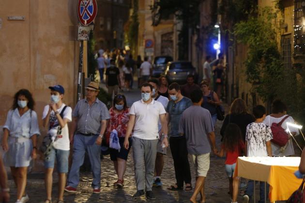 Coronavirus, Speranza: 'Stop a feste private, no alla mascherina quando si fa jogging'. TUTTE LE NOVITÁ