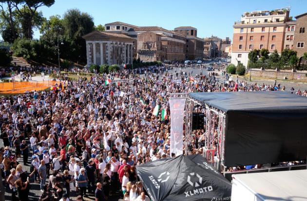 Coronavirus, negazionisti in manifestazione a Roma: sanzioni per 90 'no mask'