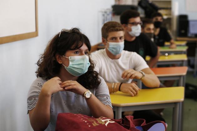 Covid, scuole chiuse in Campania, la protesta delle mamme a Napoli: 'Il giorno più buio'