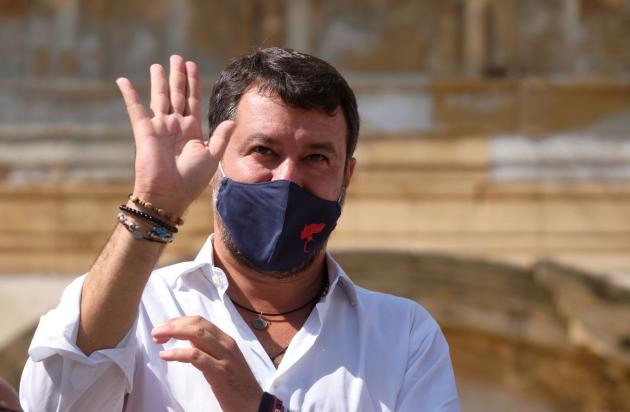 Caso Gregoretti, Salvini in tribunale: tensione tra i manifestanti presenti