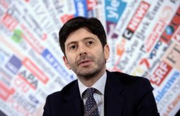 Coronavirus, Speranza: 'Rischioso portare 30mila persone negli stadi'