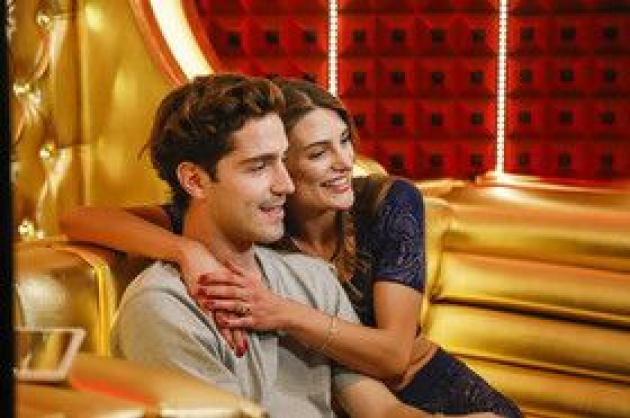 Grande Fratello Vip 5, Franceska Pepe a cavalcioni su Tommaso Zorzi: notte fuori controllo