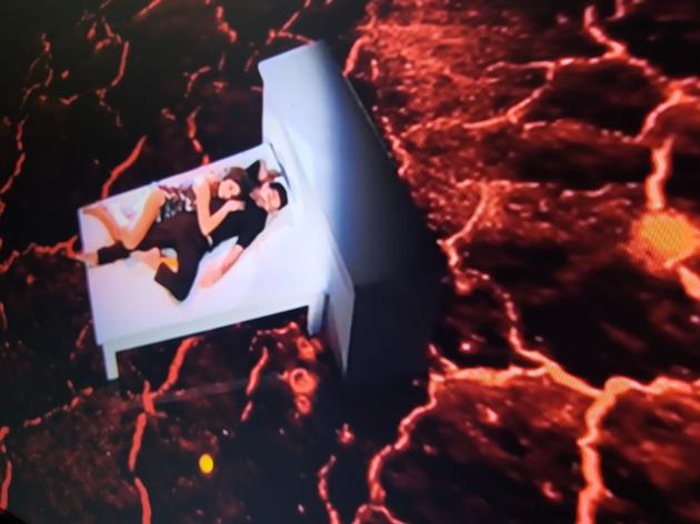 Elisa Isoardi e Raimondo Todaro sul letto a Ballando con le Stelle: lei in lacrime! LE FOTO