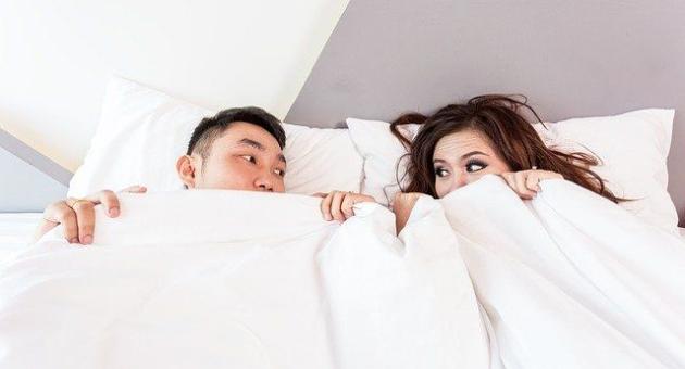 Coronavirus e sesso: 'Rischio anche nelle coppie stabili'