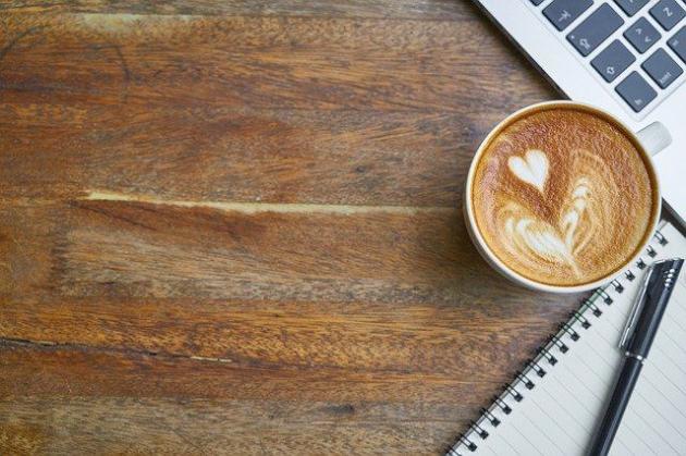Per un anno versa ansiolitici nel cappuccino della collega per prenderle il posto: condannata