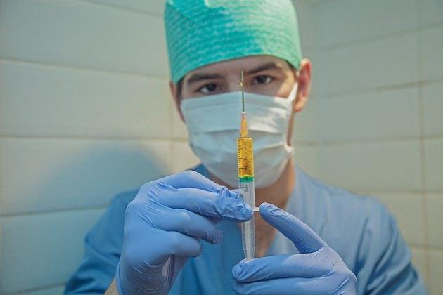 Coronavirus, Guerra Oms: 'Vaccino entro fine anno è verosimile. Quarantena ridotta per evidenze scientifiche'