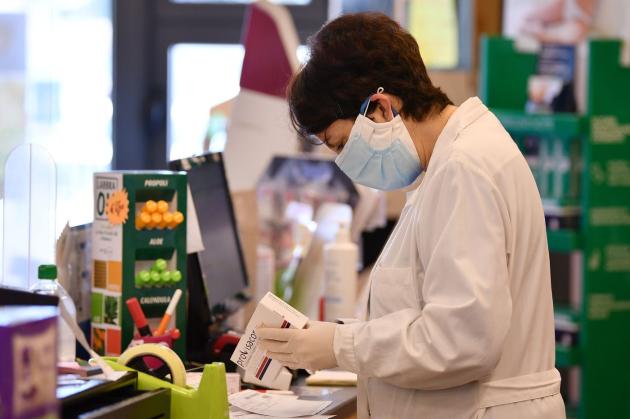 Covid, da oggi 30mila saturimetri gratis nelle farmacie: chi può richiederli