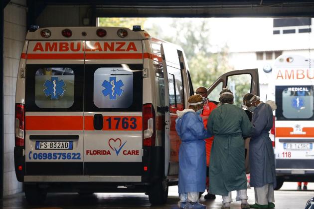 Un'ambulanza al pronto soccorso