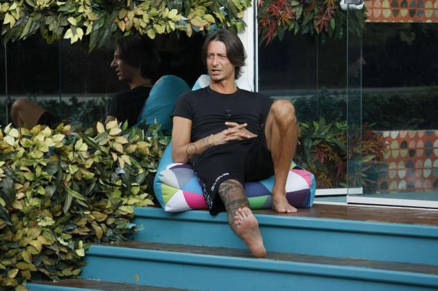 Grande Fratello Vip 5, Tommaso Zorzi furioso con Francesco Oppini! LITE NELLA NOTTE - VIDEO. Fine dell'amicizia?