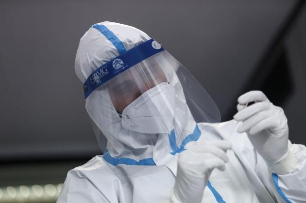 Covid Italia, virologo Bassetti: 'Situazione non sta esplodendo, non bastoniamo italiani'