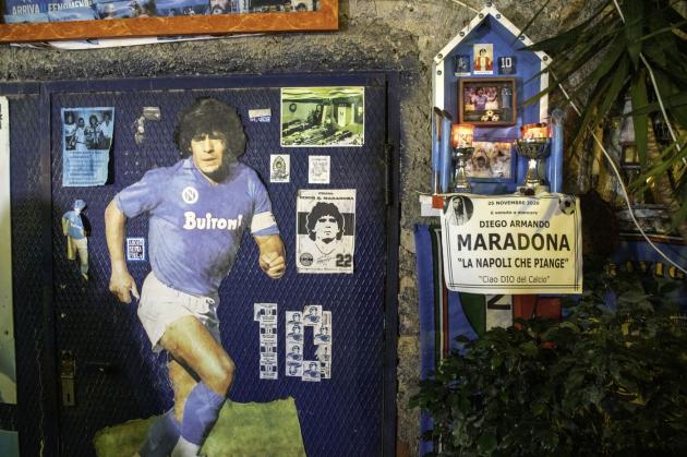Napoli piange Maradona: 'Ciao Diego, il più grande di tutti i tempi'. Lutto cittadino